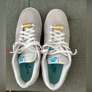 Nike Dunk Low SE Barber Shop Grey